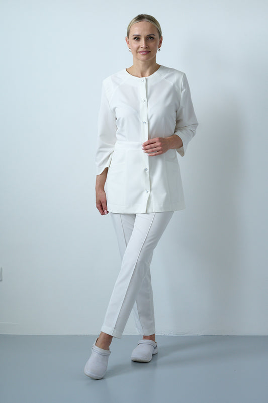 BALTAS ILGŲ RANKOVIŲ CHALATO IR KELNIŲ KOMPLEKTAS SU SAGOMIS