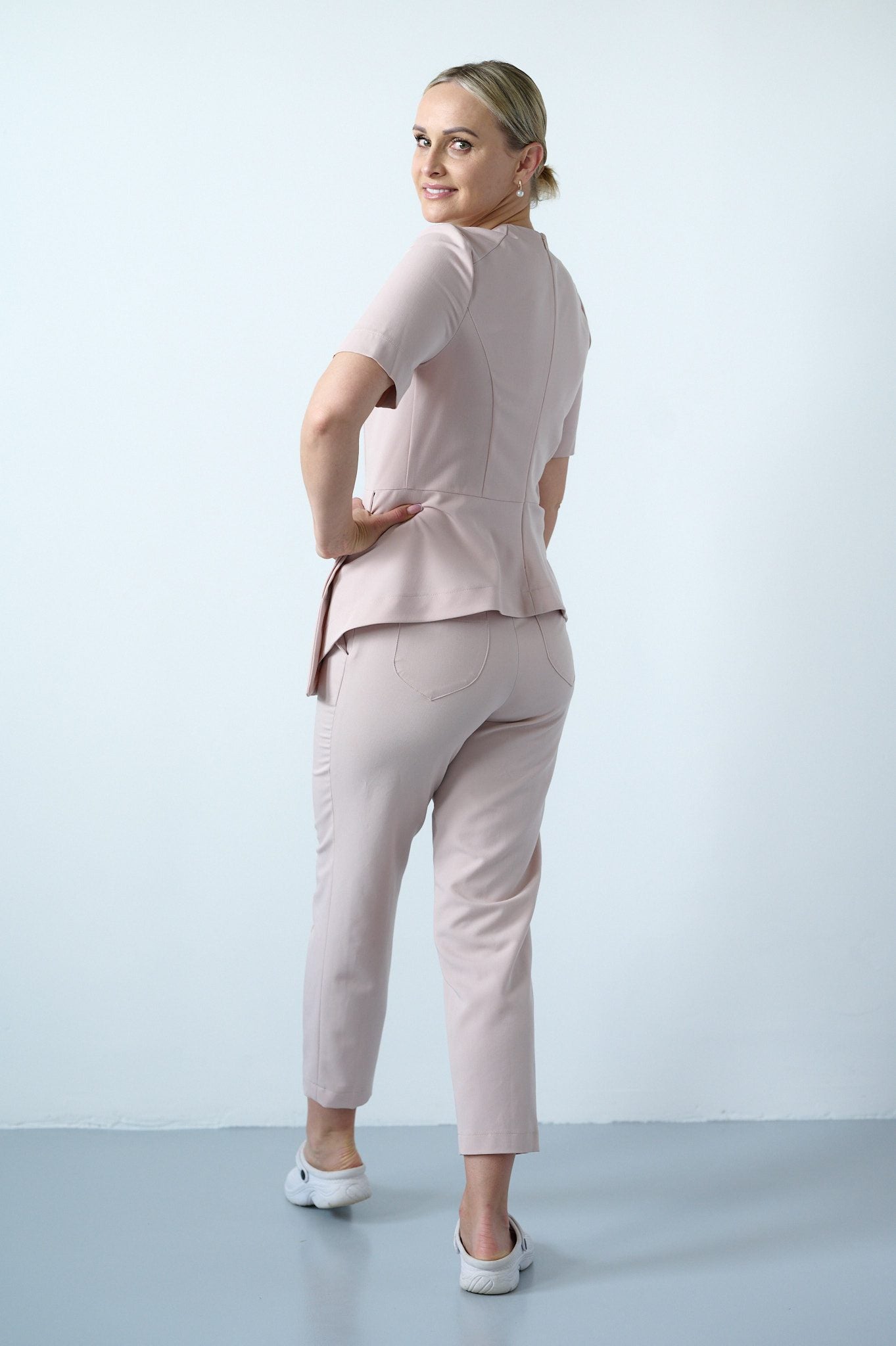 GRAYISH PINK PANTS AND SHORT ROBE SET
